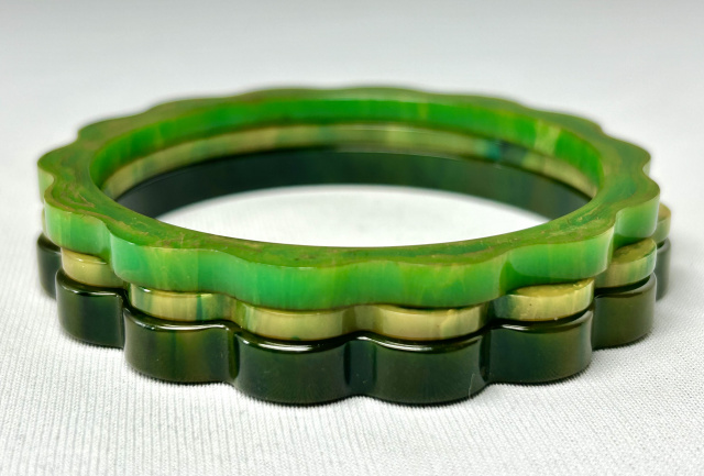 BS40 various green bakelite daisy spacer bangles